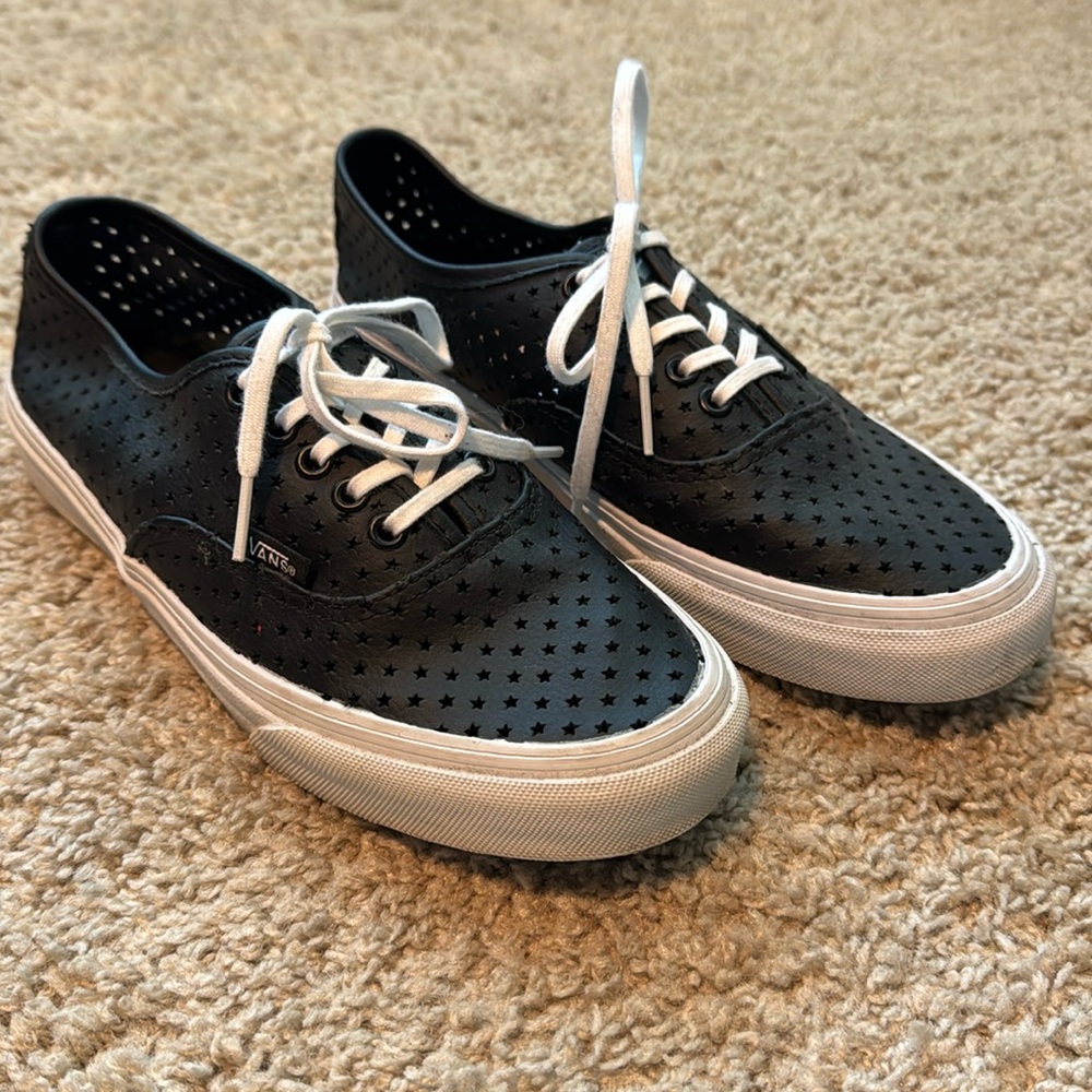 Women’s 7.5 vans with star cut out print